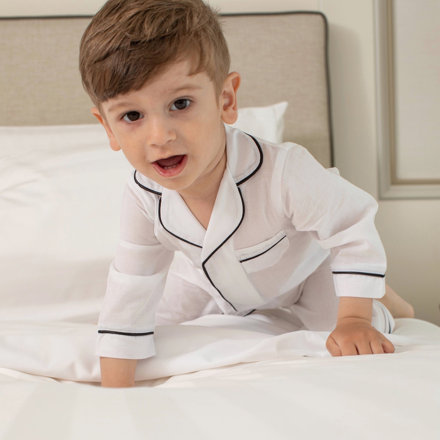 DANTE BEYAZ ÜZERİNE SİYAH DETAYLI BEBEK PİJAMA